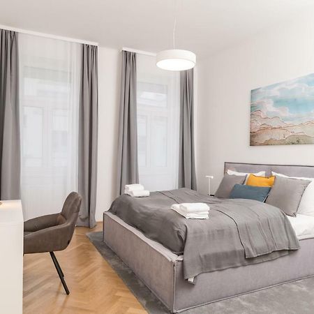 Stadlau Live Apartments Wina Bagian luar foto