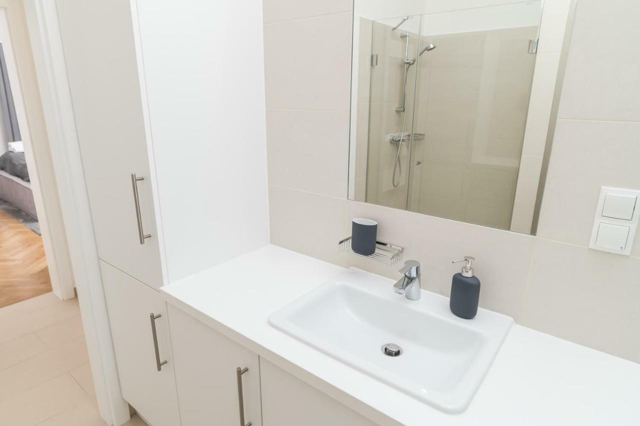 Stadlau Live Apartments Wina Bagian luar foto