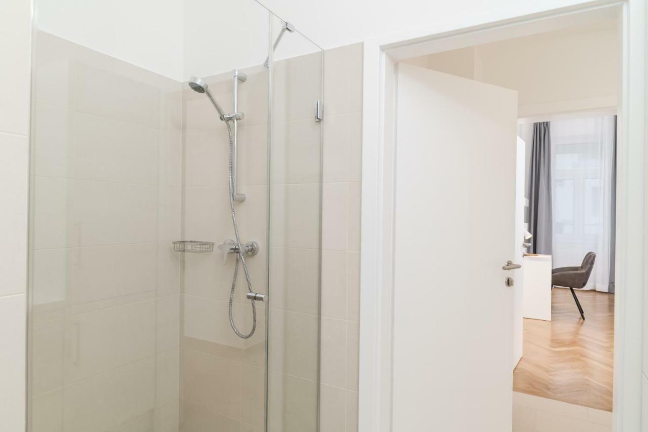 Stadlau Live Apartments Wina Bagian luar foto