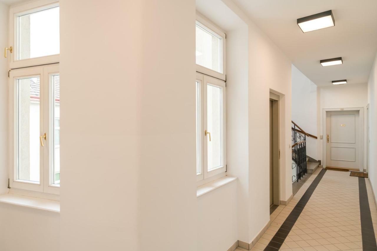 Stadlau Live Apartments Wina Bagian luar foto