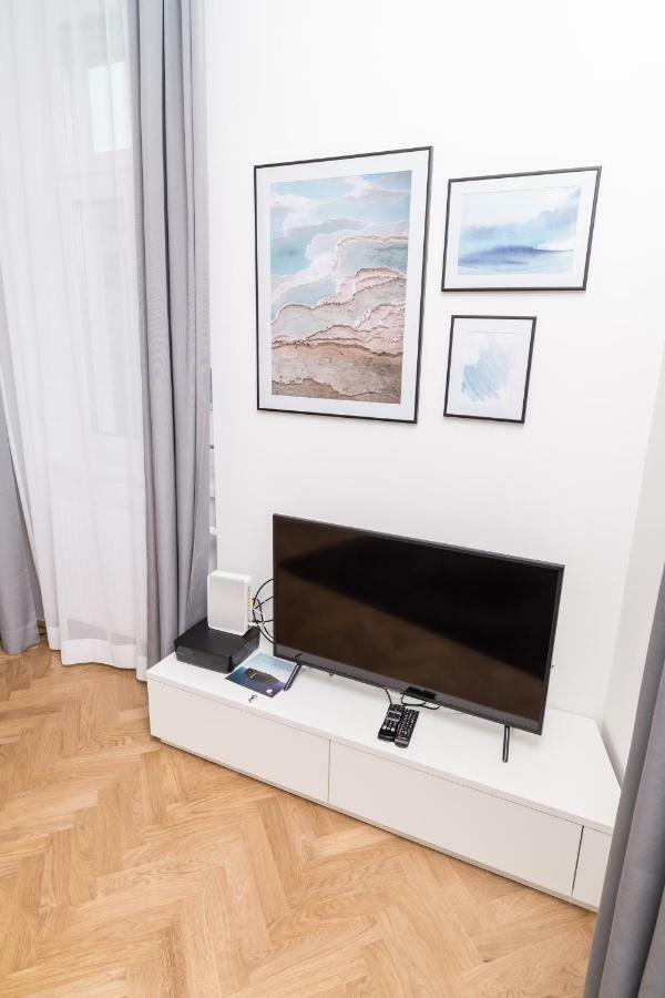 Stadlau Live Apartments Wina Bagian luar foto