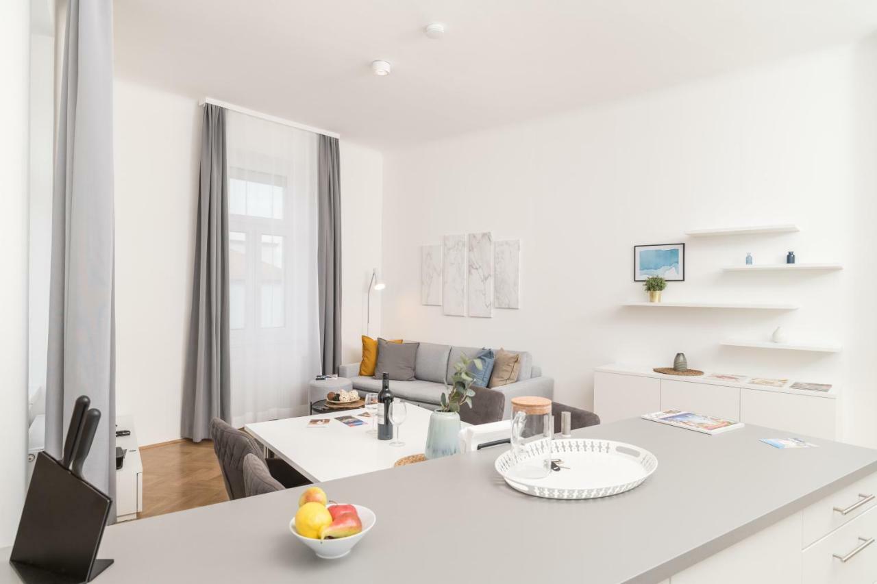 Stadlau Live Apartments Wina Bagian luar foto