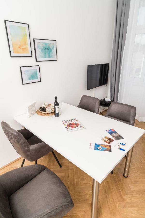 Stadlau Live Apartments Wina Bagian luar foto