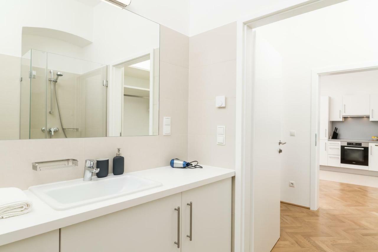 Stadlau Live Apartments Wina Bagian luar foto